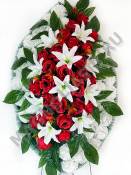 Венок  "Модерн" с розами и лилиями выс. 120/140см шир. 70см