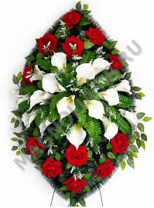 Венок "Беатрикс" с розами и латексными каллами выс. 110/140см шир. 90см