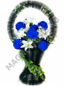 Корзина  с хризантемой и лилией выс.100/110см шир.65см.