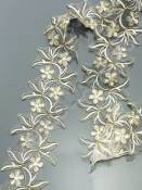 Шитье белое с золотой нитью "Ветка сакуры" 8см уп.15 ярд (цена 1 ярд 42.7р)