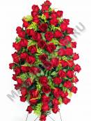 Венок с бархатными бутонами роз на возложение выс.125/140см шир.75см